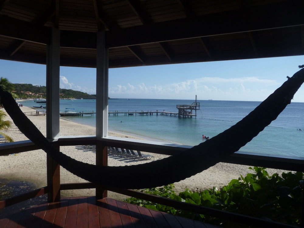 Foster's West Bay Resort 44/69