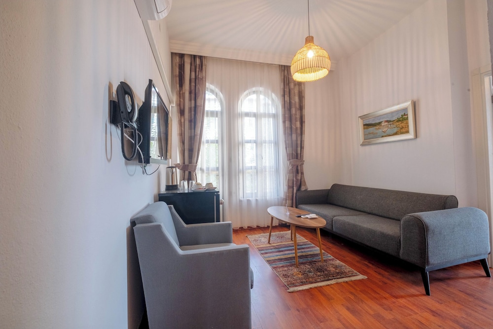 Diplomat Hotel 25/50