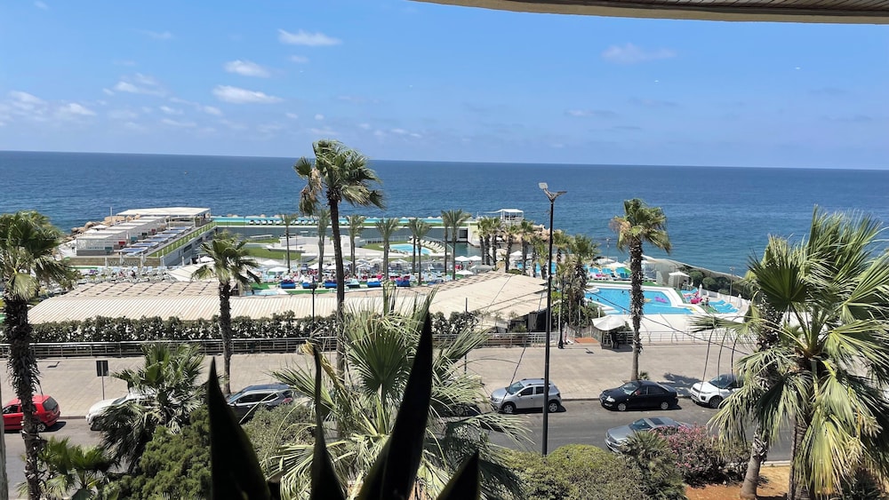 Lahoya Suites 37/50