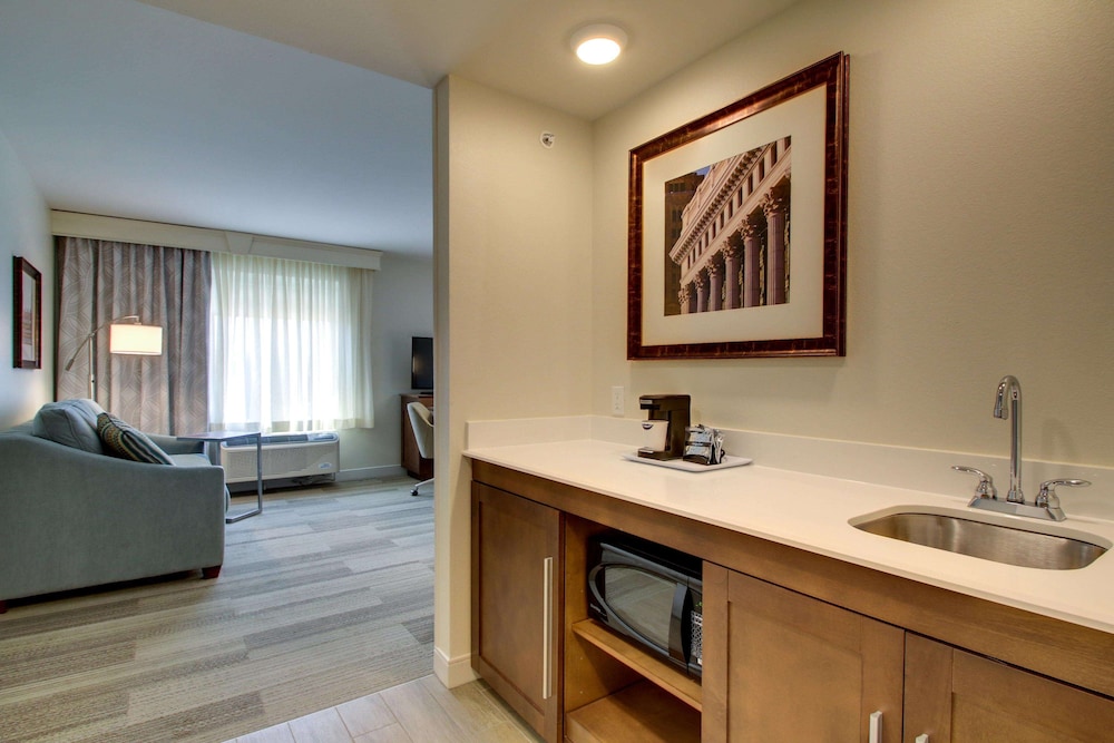 Hampton Inn & Suites Milwaukee West 17/64