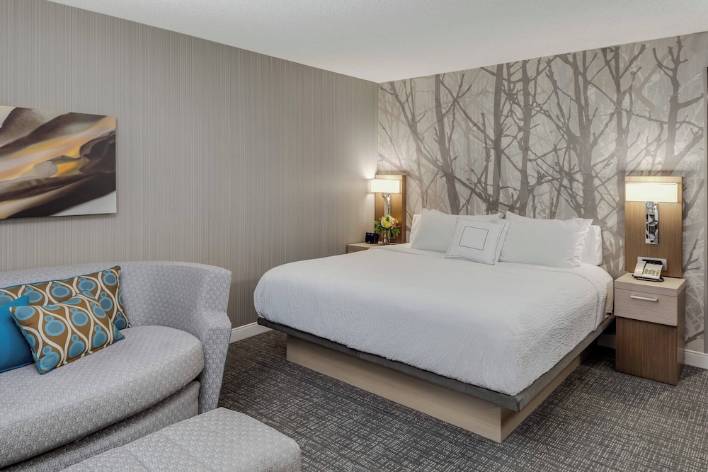 غرفة بسرير كينج بشرفة لذوي الإعاقة، Courtyard By Marriott Portsmouth 2/5