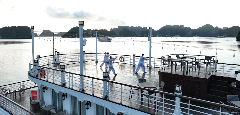 Paradise Grand Cruise – Lan Ha Bay 6/65
