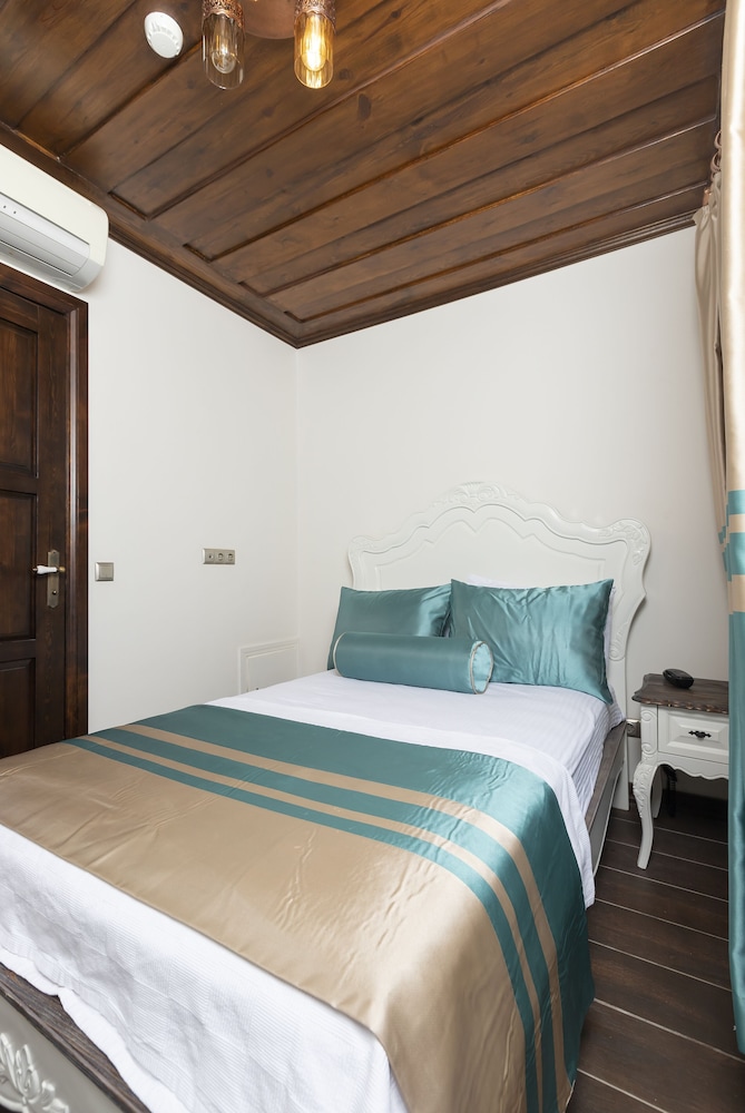 Marina Foca Hotel 10/50