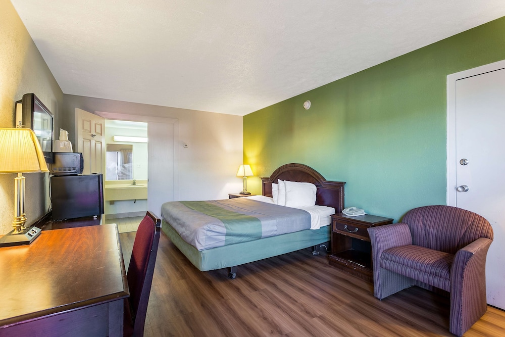 Americas Best Value Inn Edgewood 19/35