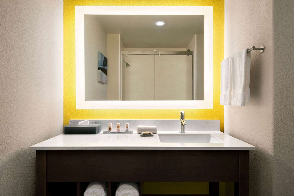 غرفة تنفيذية بسرير كينج، La Quinta Inn And Suites By Wyndham Clovis Ca 3/3