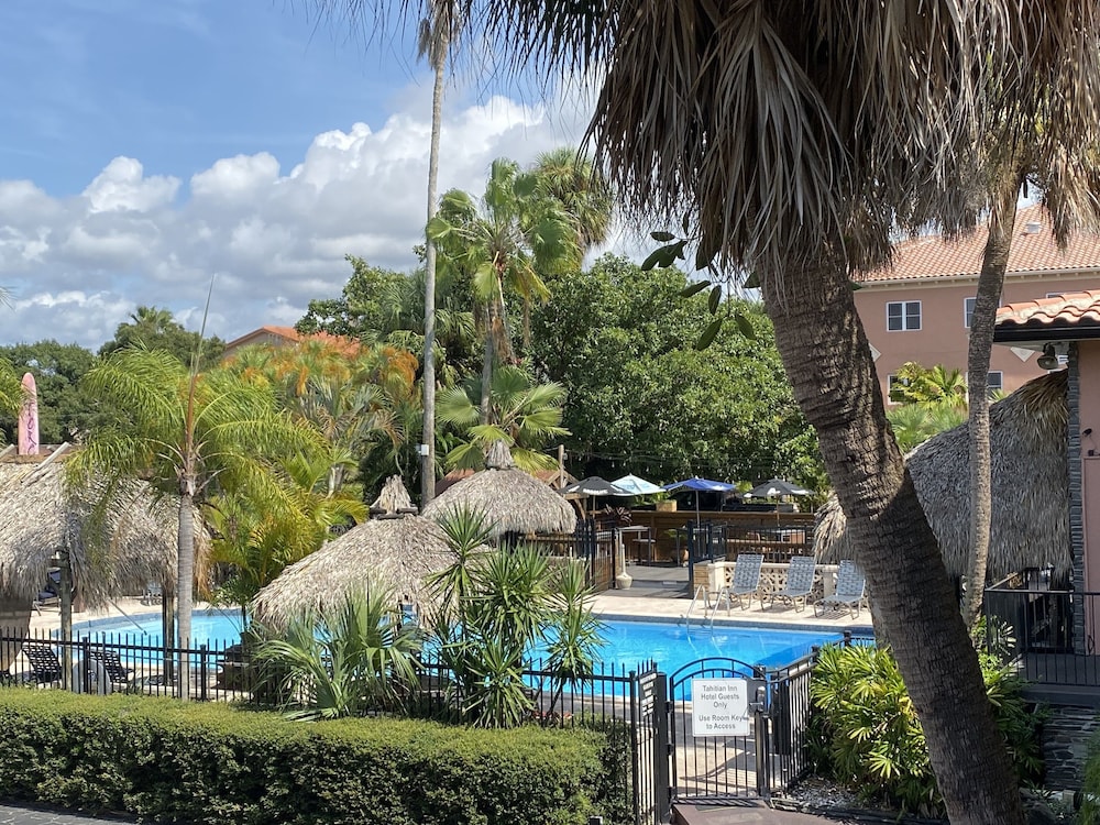 Tahitian Inn Spa 8/64