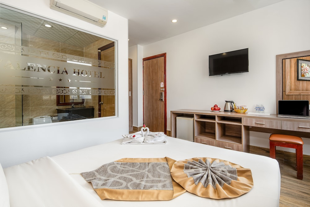 VALENCIA HOTEL 61/70