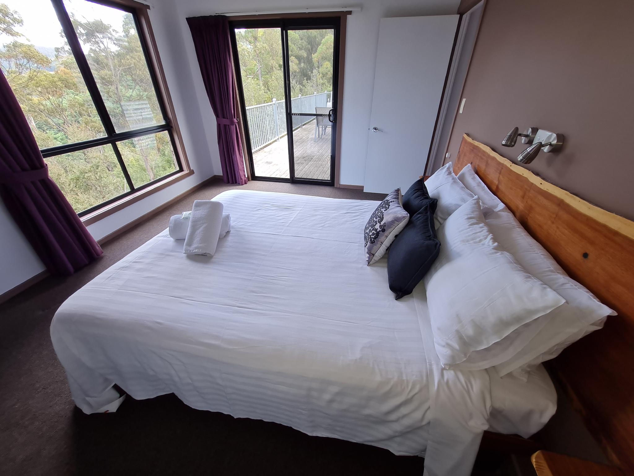 2 Bedrooms, House