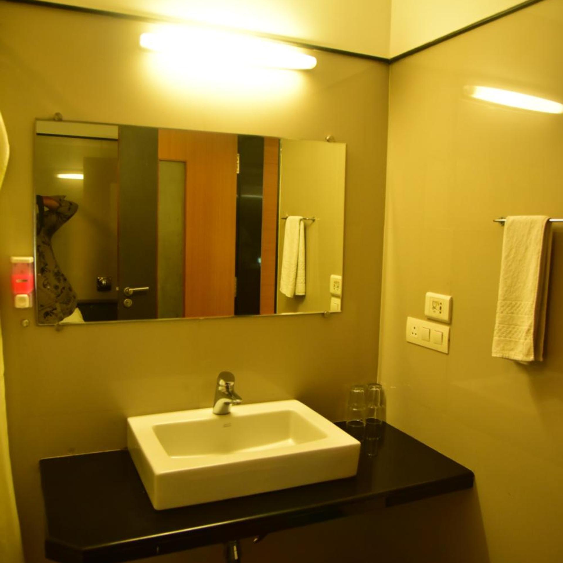 Hi 5 Hotel And Experience 36/39