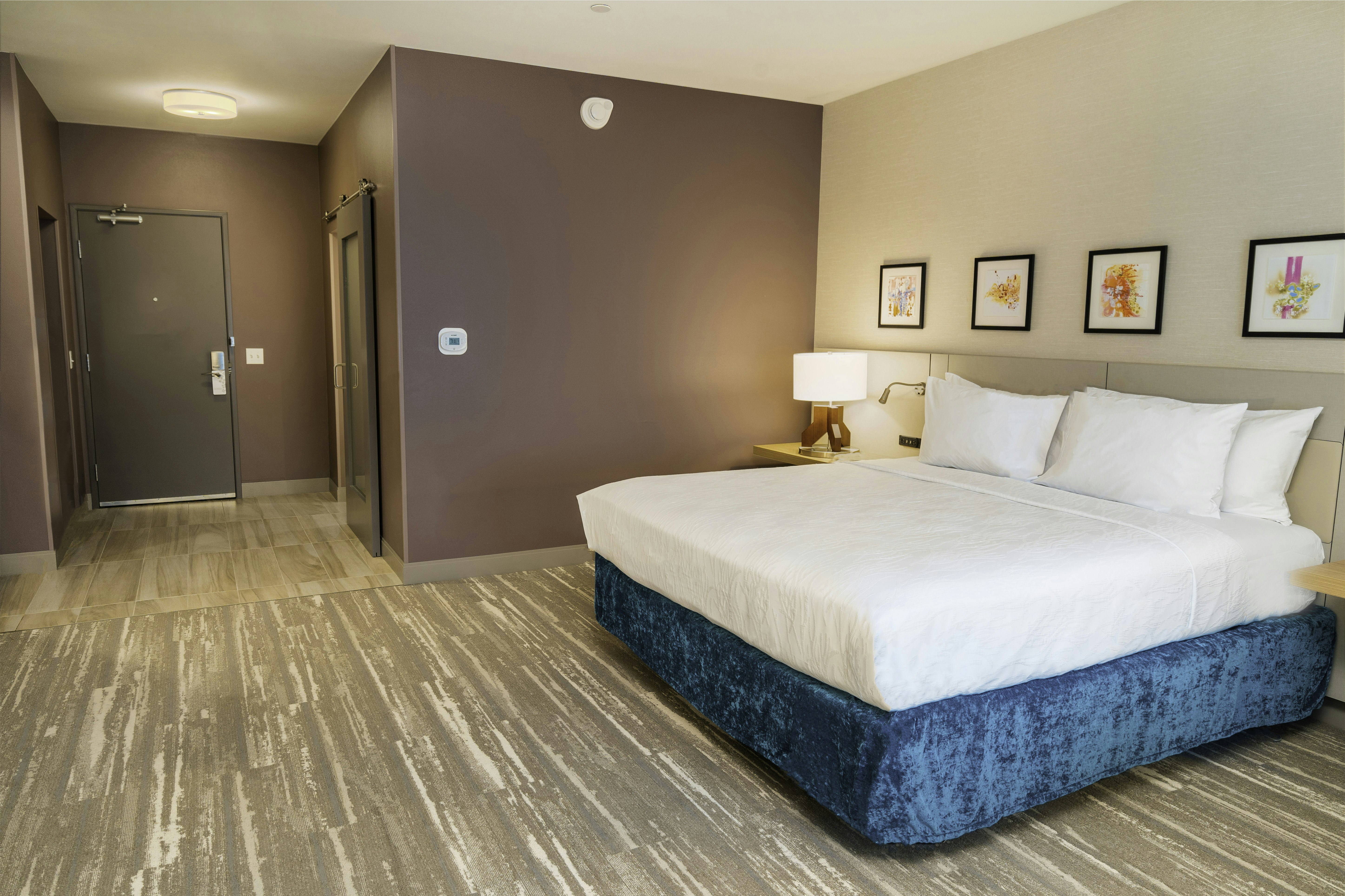 ROOM, KING BED, ACCESSIBLE