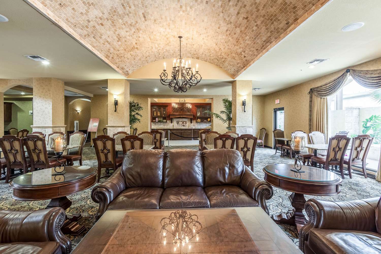 Comfort Suites Alamo Riverwalk 21/35