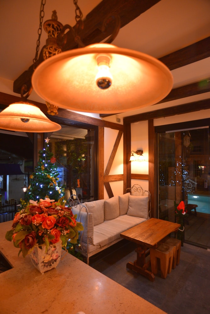 Le Charcoa Hotel 55/74