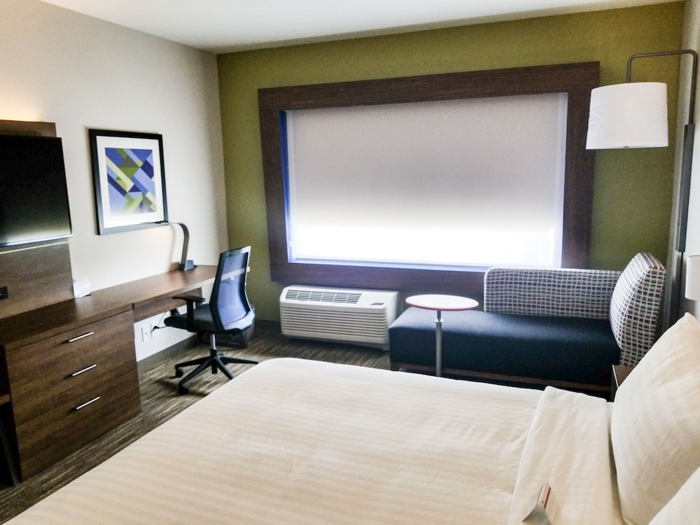 Holiday Inn Express Suites Charlotte Ne University Area 11/40