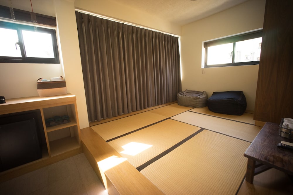 SIGNATURE, FUTON BED