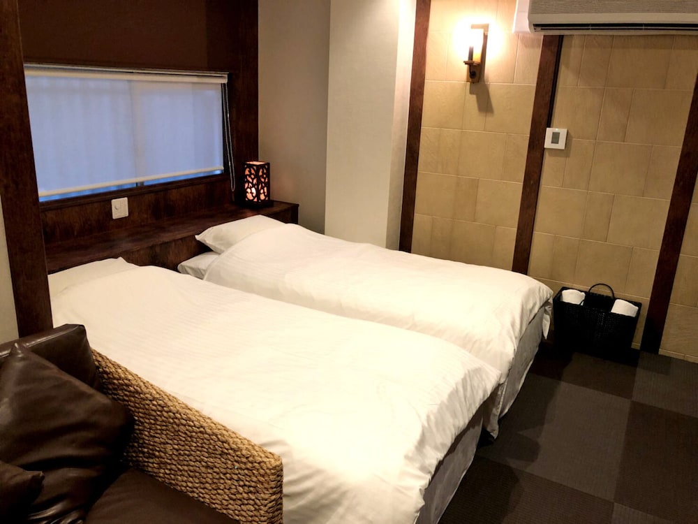JAPANESE, MODERN, TWIN BEDS
