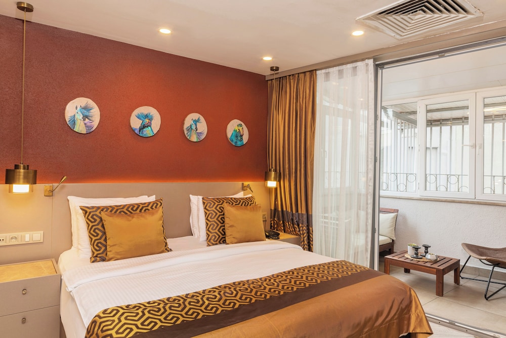 DELUXE, DOUBLE BED, BALCONY