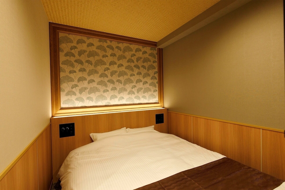 Renovated, Queen Bed