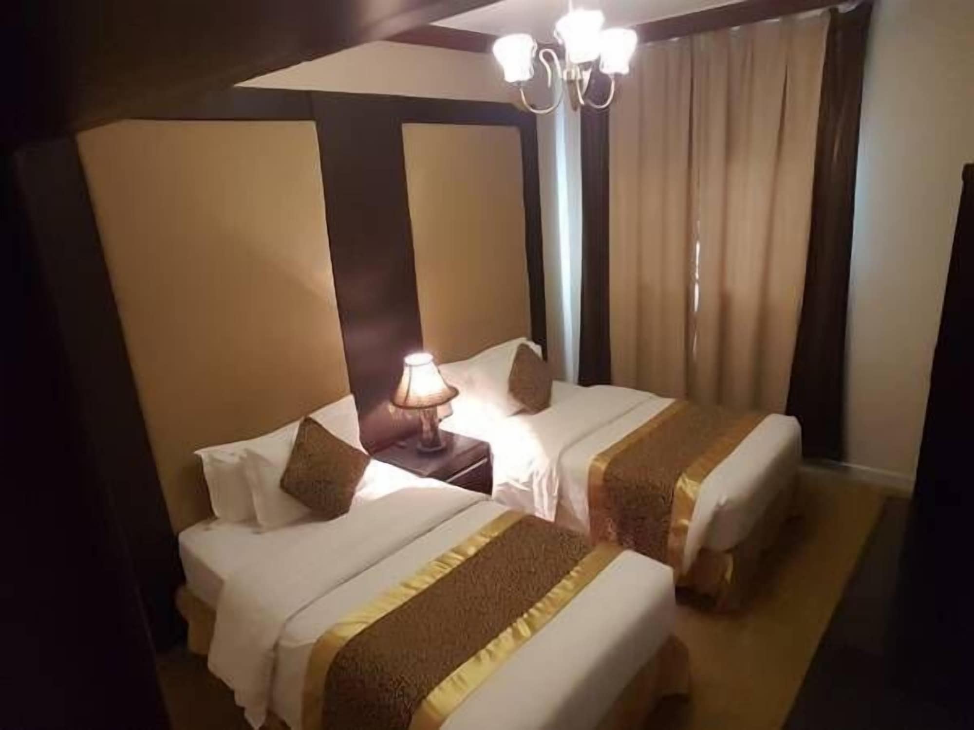 2 Bedrooms, Suite, King and Twin Beds, 2 Bathrooms