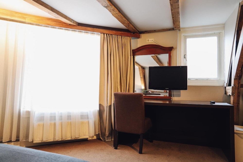 Hotel Corner House 48/55