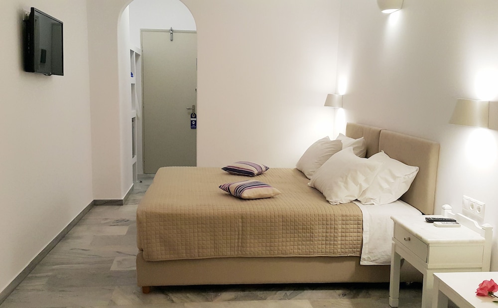 Polos Hotel Paros 53/90