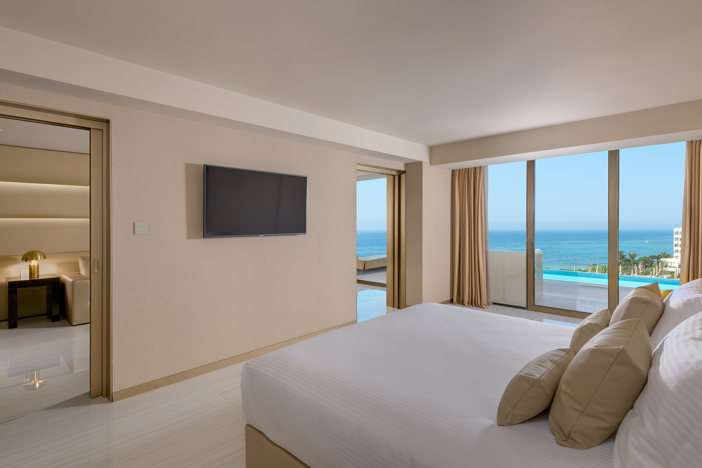 Swim Up, Prestige, Suite
