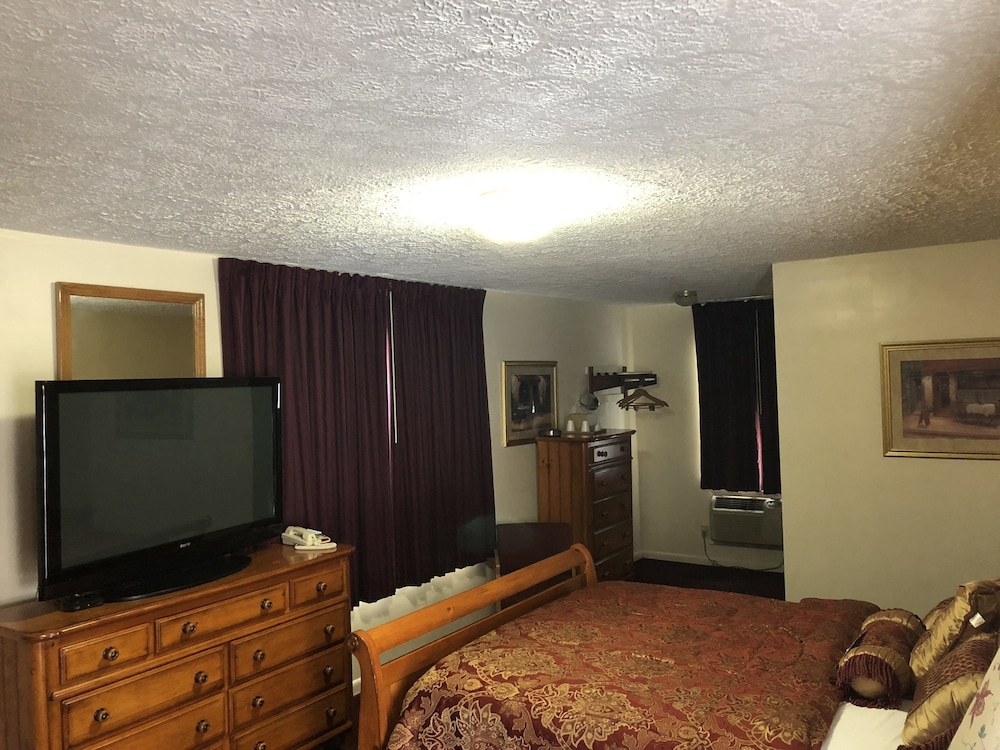 Knights Inn Oswego East 8/59