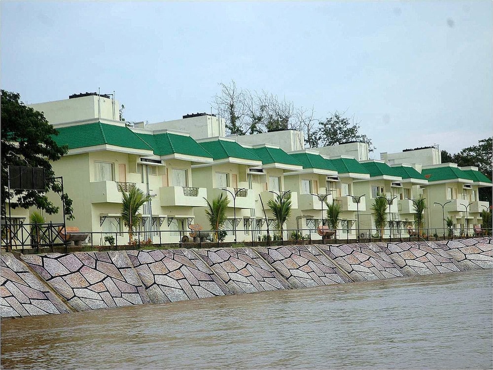 HOTEL RIVER BAY 15/17