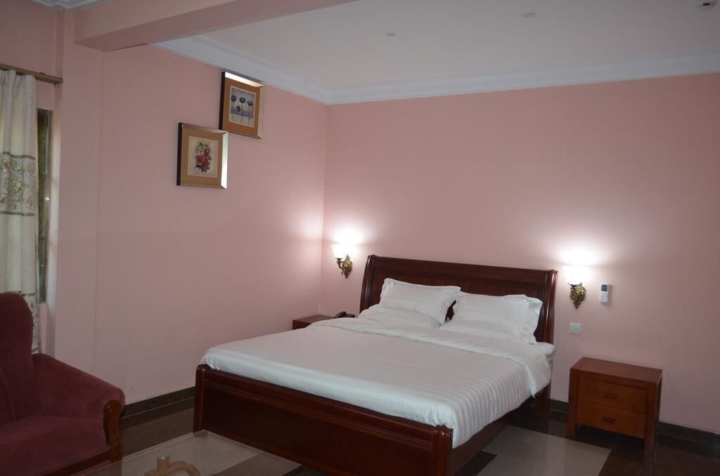 DELUXE, QUEEN BED