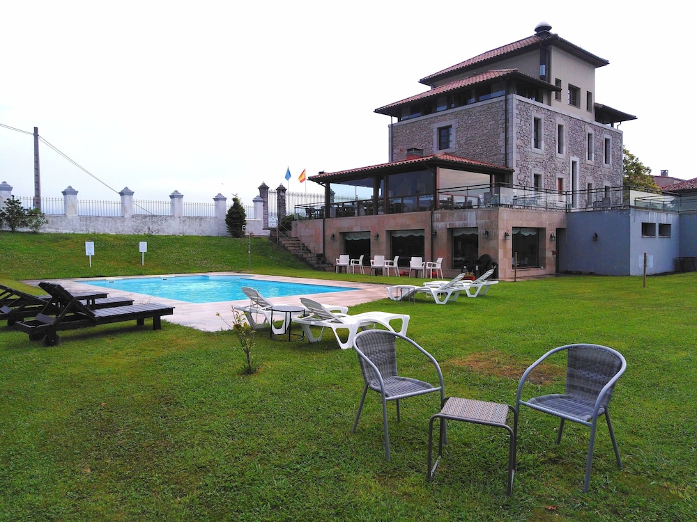 Villadesella Hotel 3/36