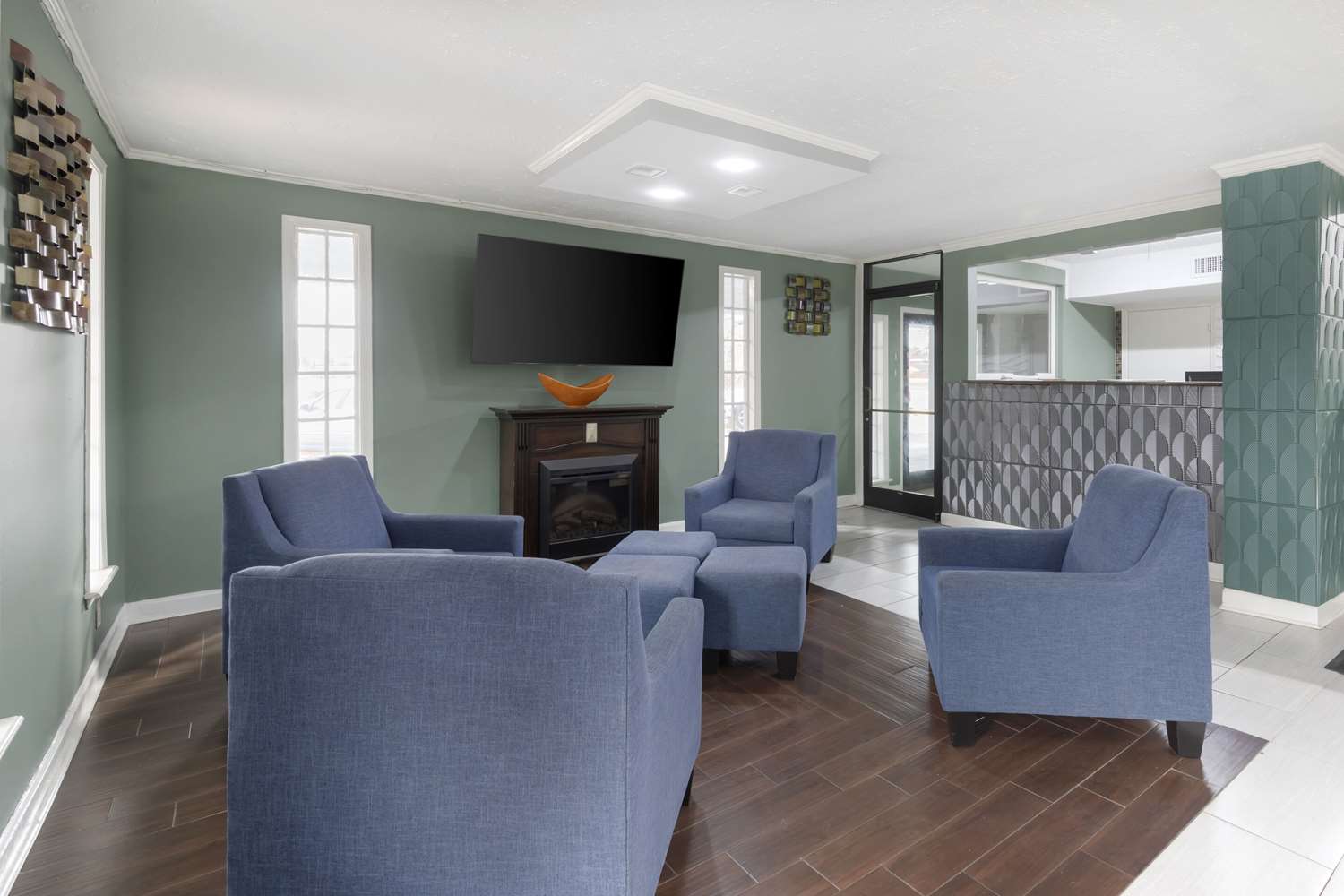 Downtown Inn & Studio Suites 15/23