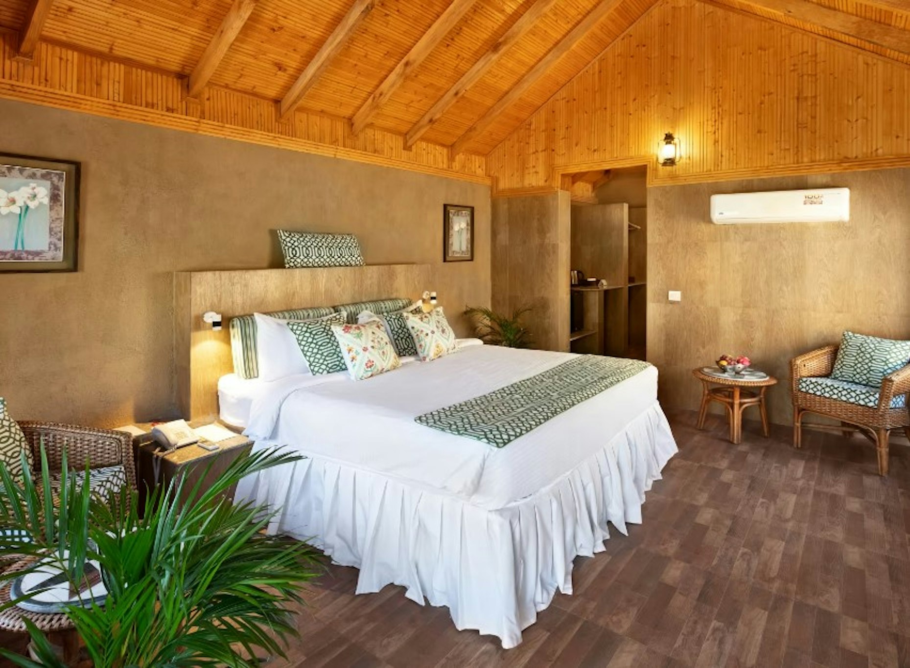 SURYA VILAS LUXURY SPA & RESORT 9/25