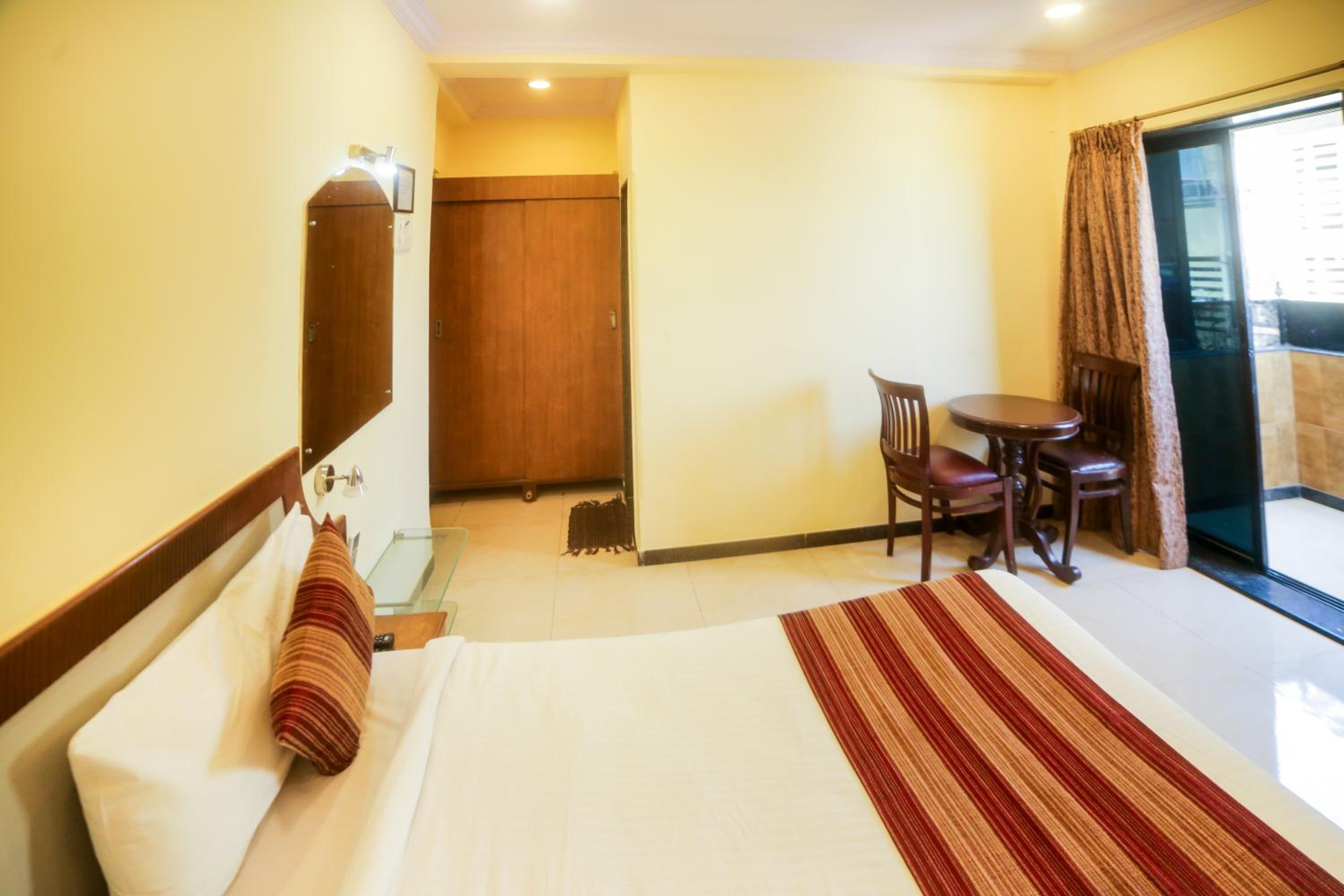 Lucky Hotels And Restaurants Bandra