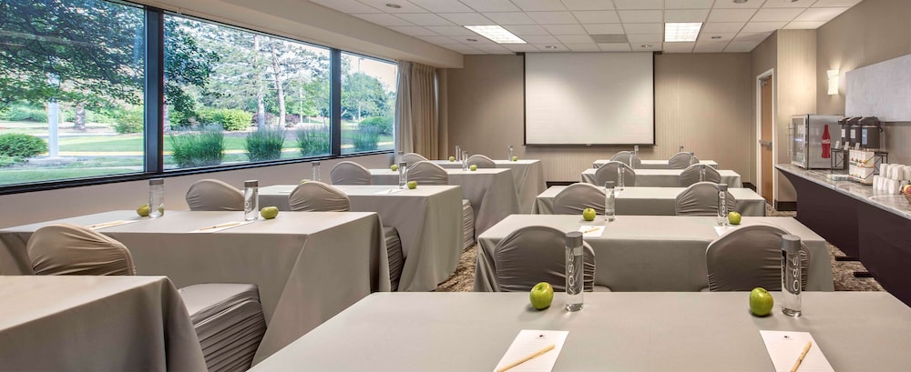 Doubletree By Hilton Chicago Schaumburg 39/45