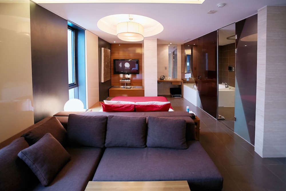 Tria Hotel 44/62