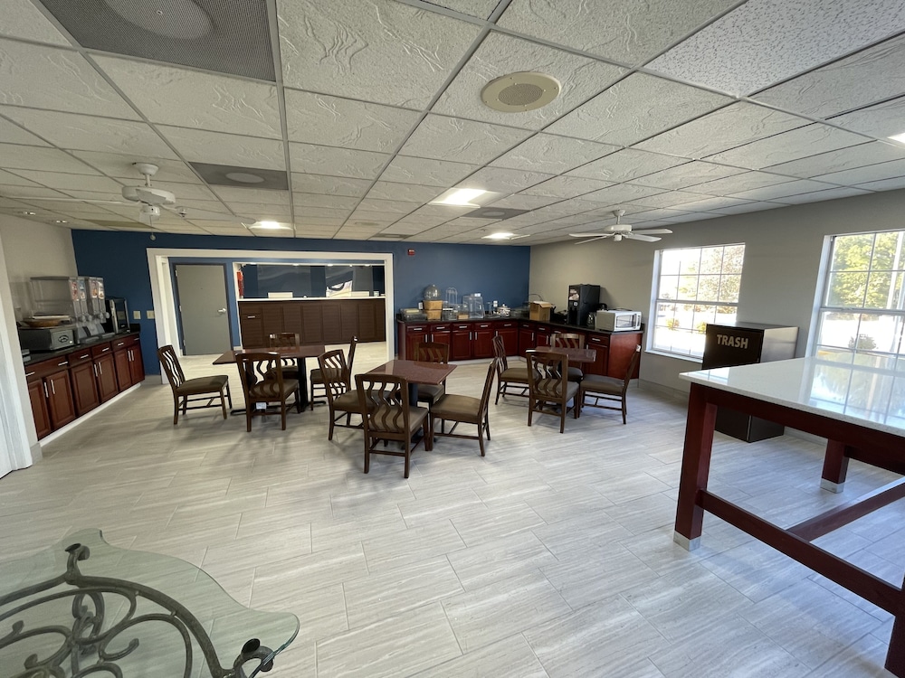 Baymont by Wyndham Adairsville 35/41