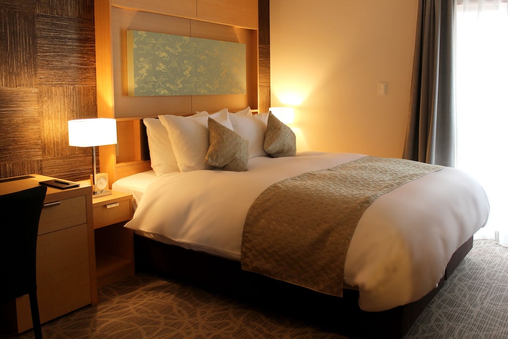 STANDARD, QUEEN BED