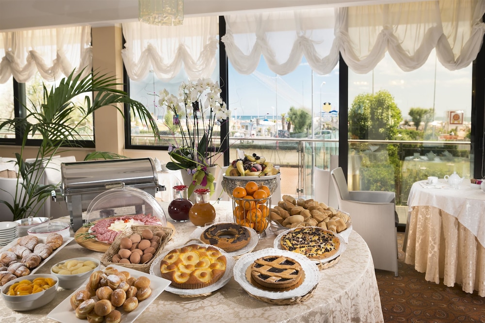 Waldorf Suite Hotel 35/47