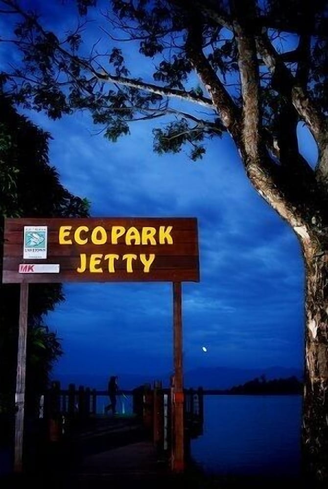 Bukit Merah Laketown Resort 42/43