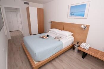 2 Bedrooms, Urban, Suite, Balcony