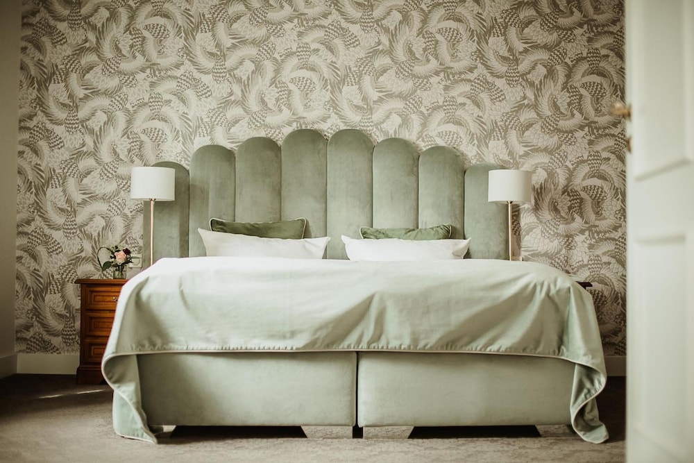 Van Der Valk Schlosshotel Grosser Gasthof 15/59