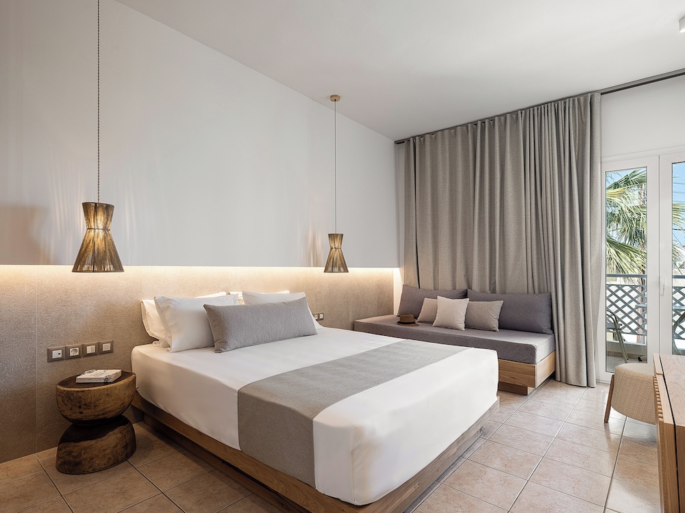 DOUBLE ROOM SUPERIOR