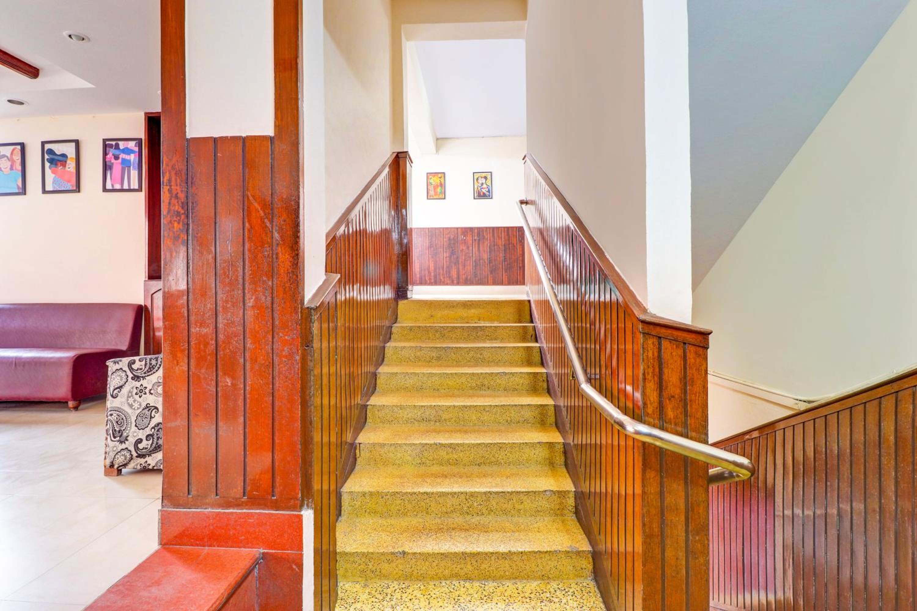 Capital O 3639 Hotel Pioneer 14/33