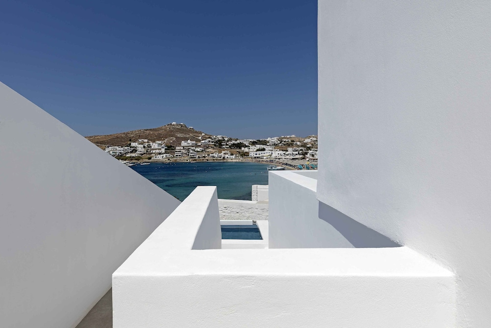 CUBIC Mykonos Seafront Design Suites 7/58