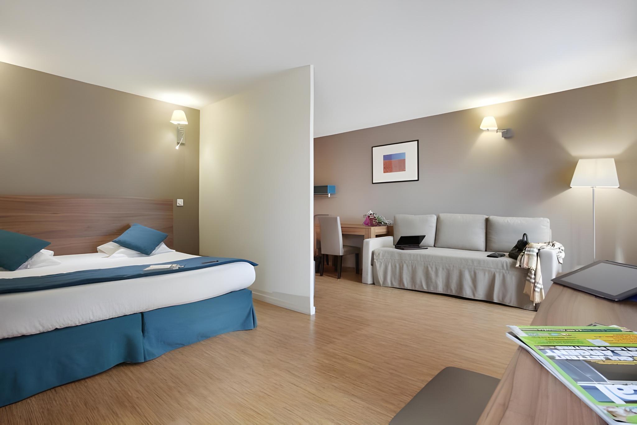 Room, Quadruple