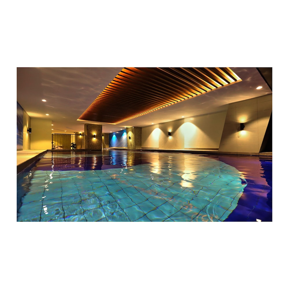 Summit Hotel Greenhills 32/61