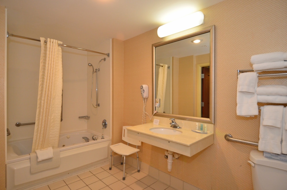 Comfort Inn & Suites Lantana - West Palm Beach South 20/40
