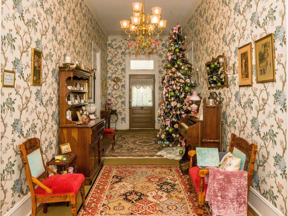 Holly House of Hamilton 23/34