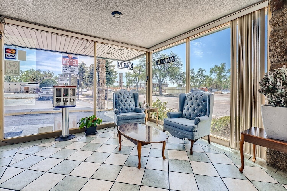 Travelers Uptown Motel 41/54