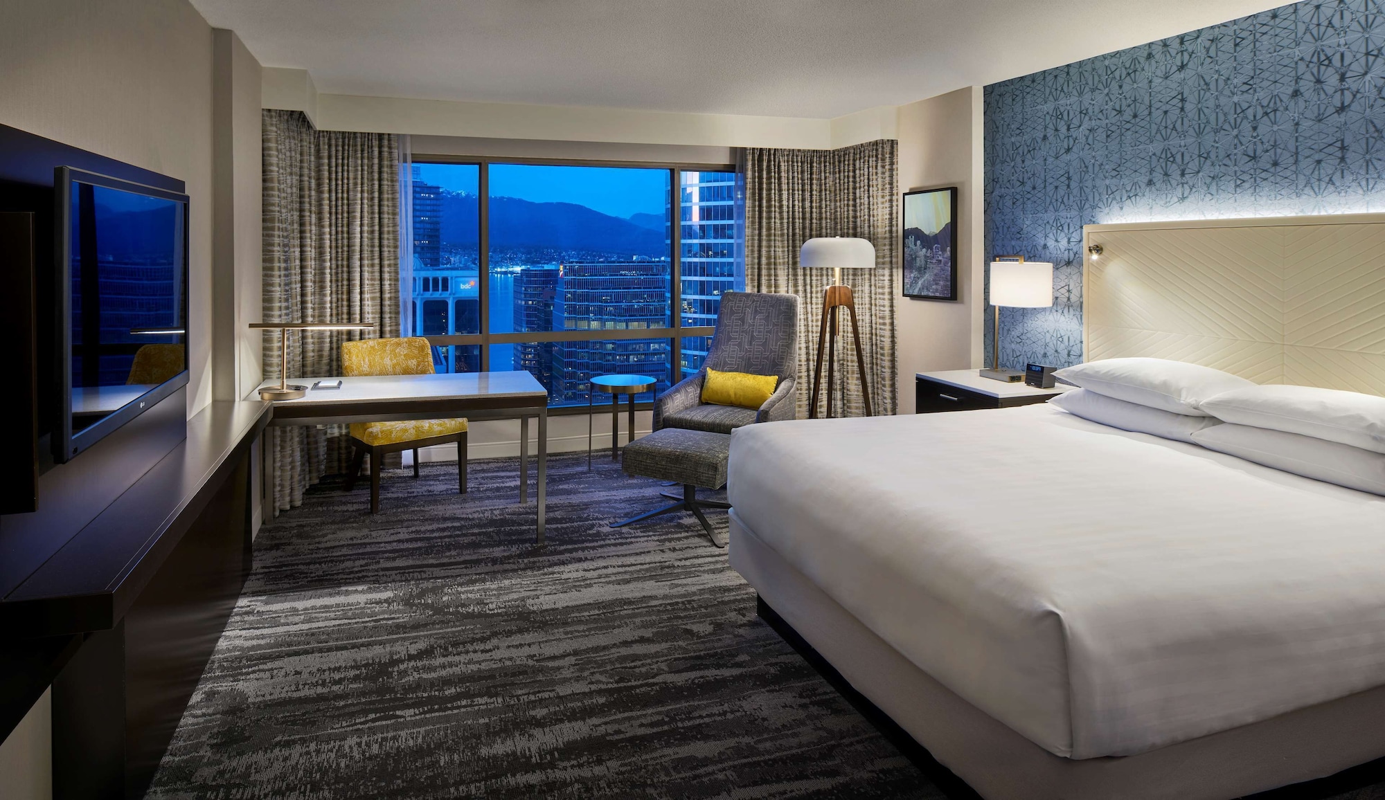 ROOM, KING BED
