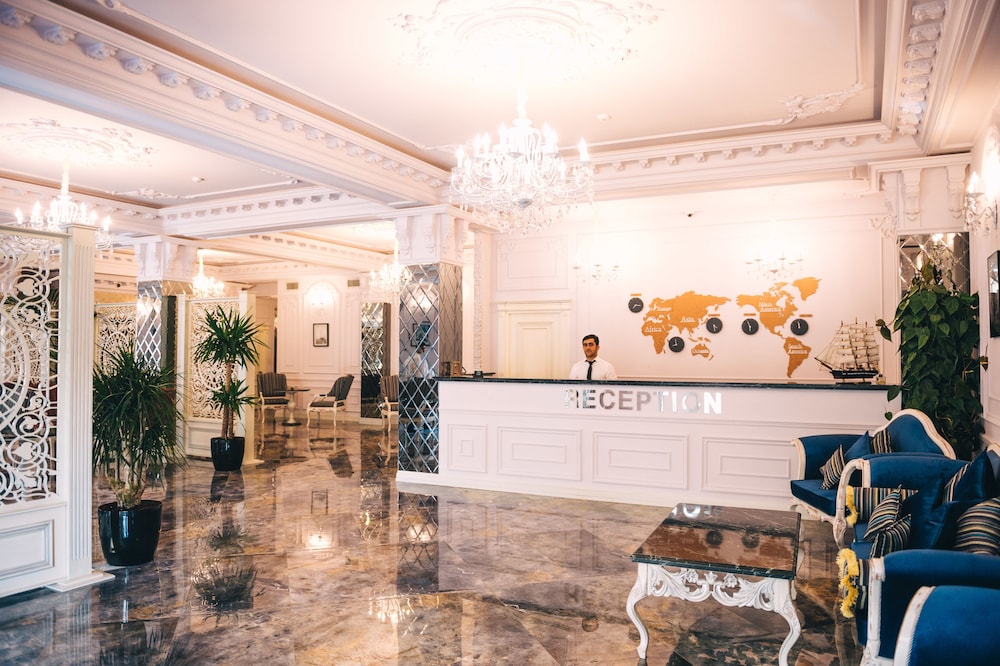 Emerald Suite Hotel 7/37